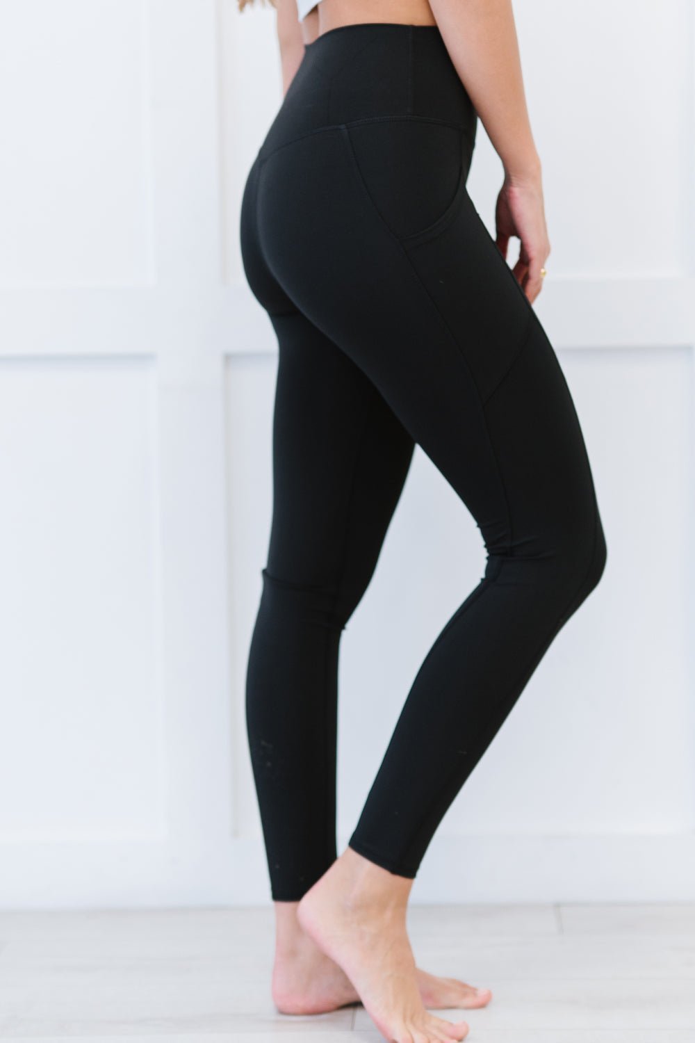 Women Shorts Quick Drying Workout Leggings With Pockets InstaStyled | Workout  leggings with pockets, Workout leggings, Leggings